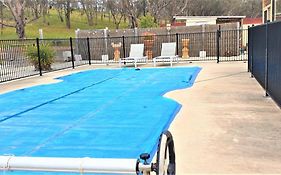 Alma Retreat Heated Pool Pets